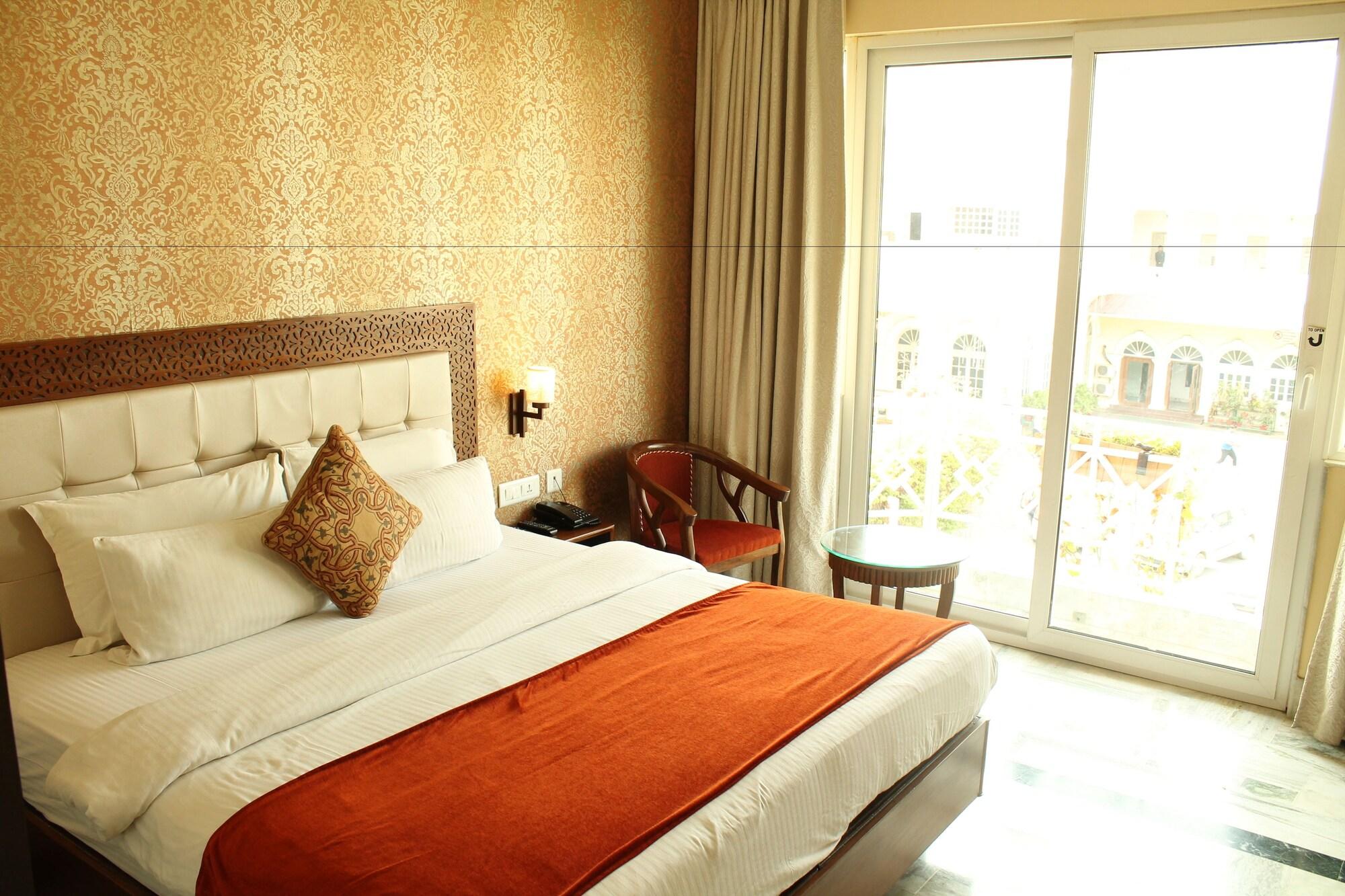 Hotel Surya, Kaiser Palace Varanasi Exterior photo
